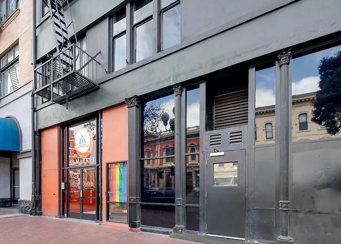 Hi San Diego DowntownHostel